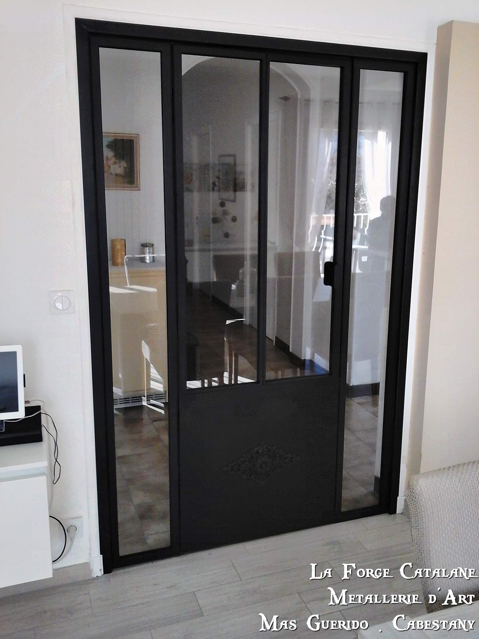 verriere type ancien atelier en separation pieces a vivre forge catalane.jpg